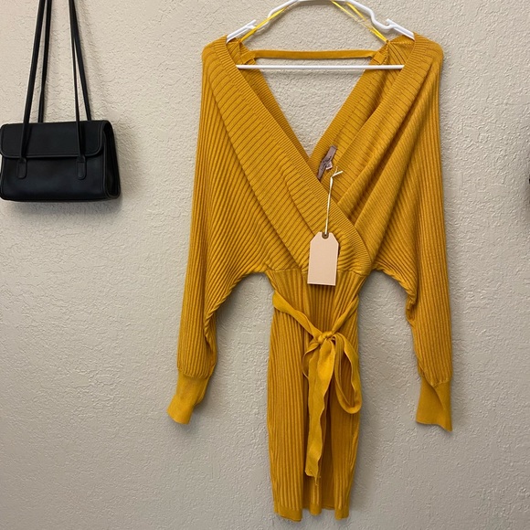 NWT love tree yellow v neck mini sweater dress - Picture 1 of 4